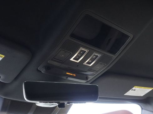 New 2025 Land Rover Defender 110 X-Dynamic SE image 16