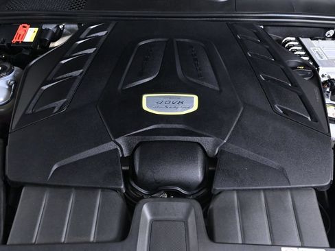 Certified 2022 Porsche Cayenne Turbo S AWD/4WD image 29