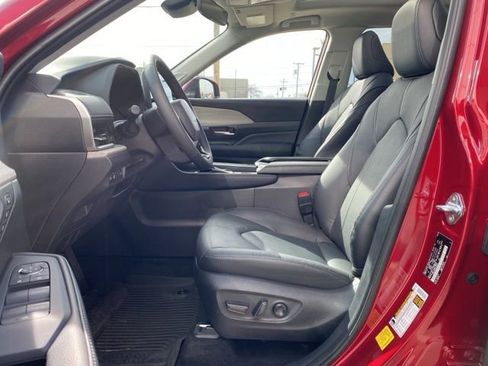 Used 2025 Toyota Grand Highlander Limited image 15