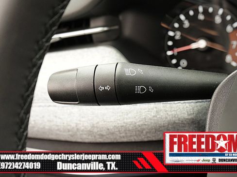 New 2025 Jeep Compass Latitude image 28