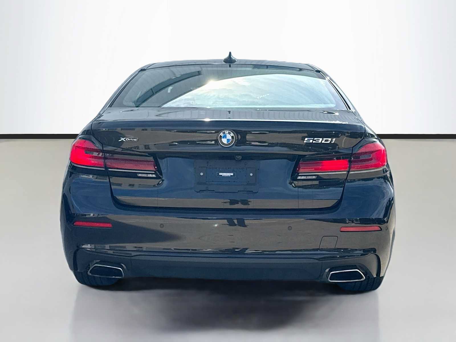 Used 2023 BMW 530i xDrive w/ Premium Package AWD/4WD image 4