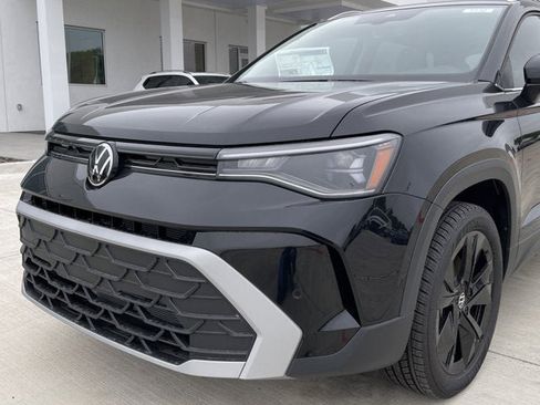 New 2025 Volkswagen Taos SE image 4