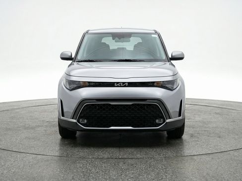 Used 2025 Kia Soul LX w/ LX Technology Package image 2