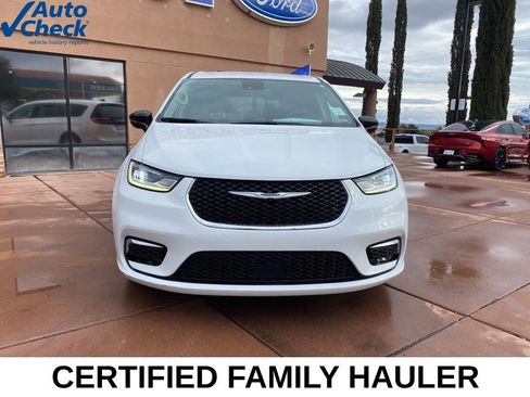 Used 2024 Chrysler Pacifica Touring-L FWD image 11
