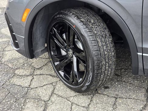 Used 2023 Volkswagen Tiguan SE R-Line image 27