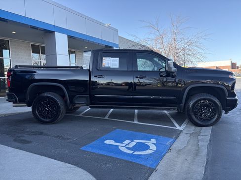 Used 2024 Chevrolet Silverado 3500 High Country w/ Technology Package image 7