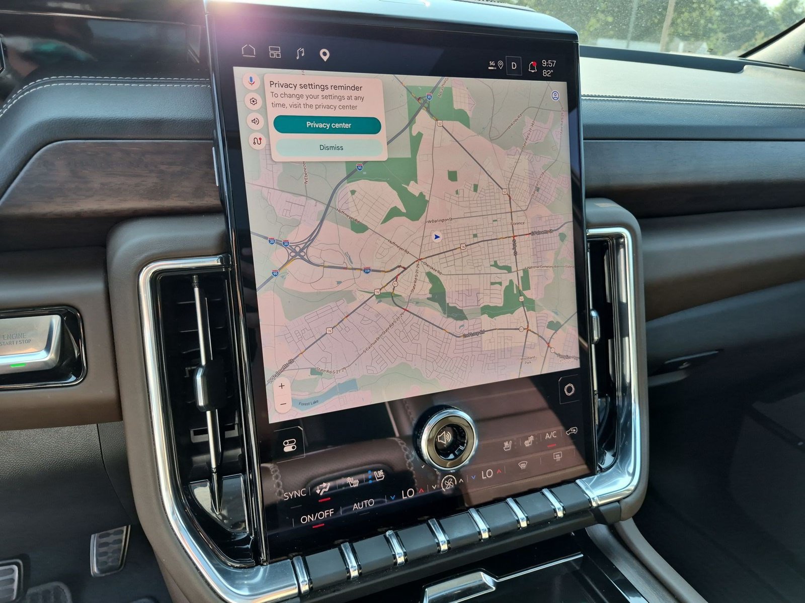 Certified 2025 GMC Yukon Denali Ultimate AWD/4WD image 14