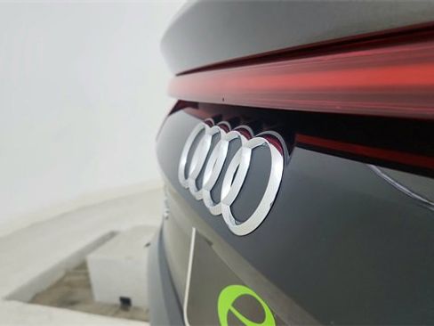 Used 2023 Audi Q8 Prestige w/ Prestige Package image 17