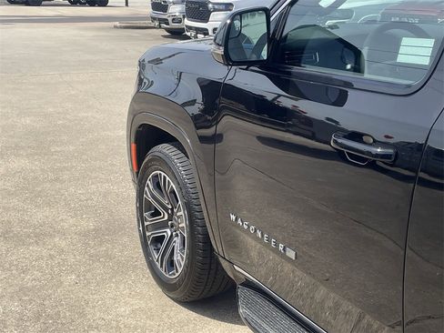 New 2025 Jeep Wagoneer L Base image 12