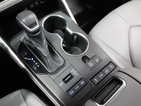 Used 2021 Toyota Highlander XLE image 26