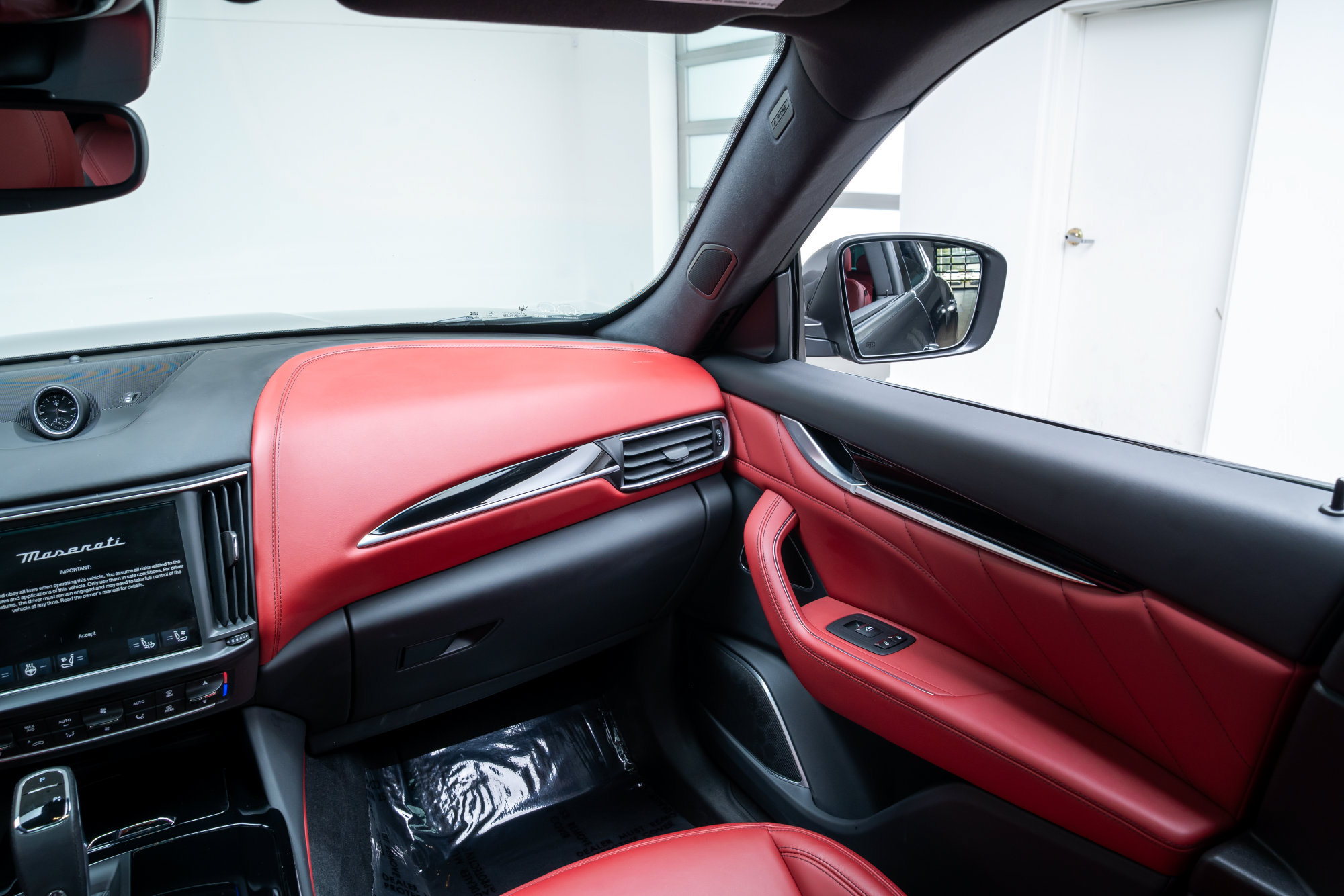 Used 2023 Maserati Levante GT AWD/4WD image 11