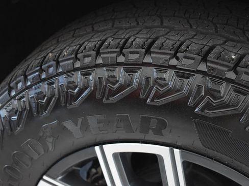 Certified 2024 Chevrolet Colorado Z71 w/ Z71 Convenience Package 2 image 34