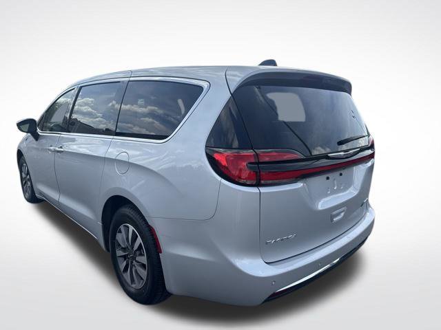 Used 2024 Chrysler Pacifica Limited FWD image 3