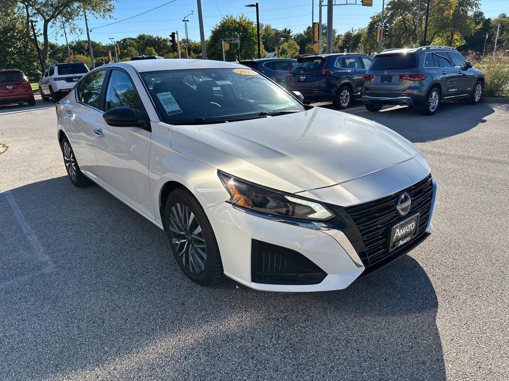 Used 2025 Nissan Altima 2.5 SV FWD image 25