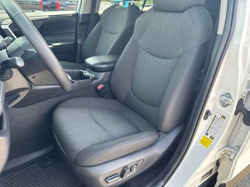 Used 2024 Toyota RAV4 XLE w/ Convenience Package AWD/4WD image 7