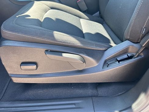 Used 2022 Chevrolet Colorado LT w/ Safety Package image 13