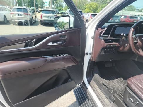 Used 2021 Cadillac Escalade Premium Luxury Platinum AWD/4WD image 9