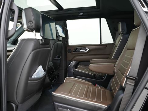 Used 2025 GMC Yukon Denali Ultimate AWD/4WD image 17