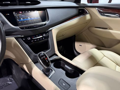 Used 2018 Cadillac XT5 Luxury w/ Driver Awareness Package image 28
