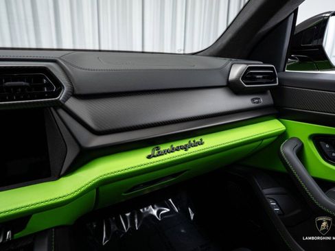 Used 2025 Lamborghini Urus SE image 36
