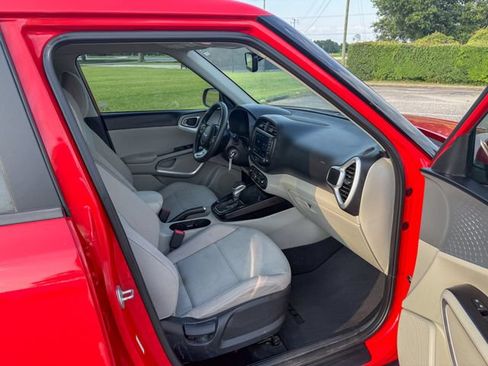 Used 2022 Kia Soul LX FWD image 11