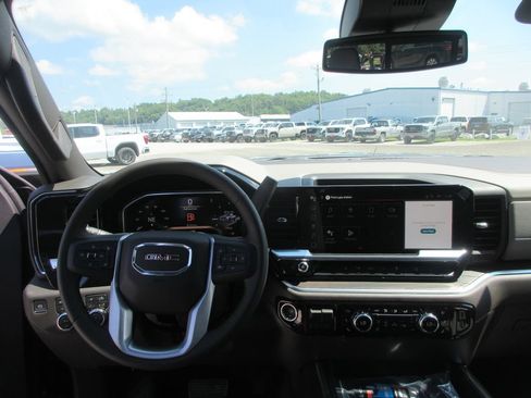 New 2026 GMC Sierra 2500 SLT w/ SLT Premium Package AWD/4WD image 17