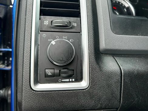 Used 2019 RAM 1500 Classic SLT RWD image 14