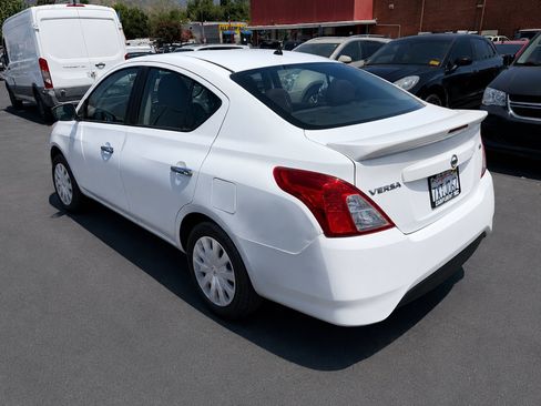 Used 2017 Nissan Versa SV FWD image 4