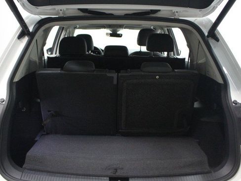 Used 2022 Volkswagen Tiguan SE image 32