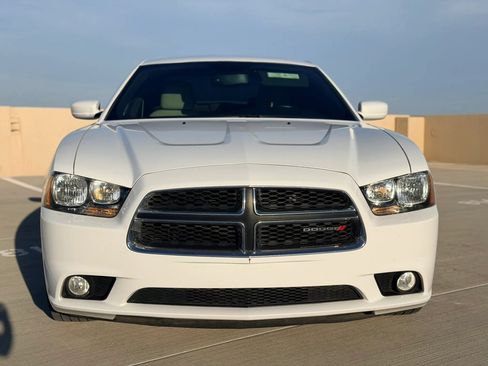 Used 2013 Dodge Charger SXT RWD image 3