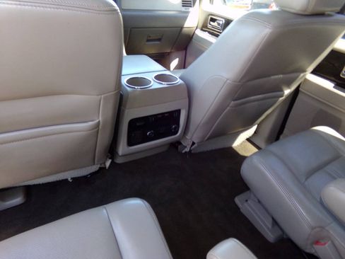 Used 2016 Lincoln Navigator L Select RWD image 17