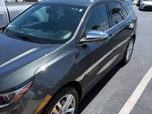 Used 2018 Chevrolet Equinox Premier FWD image 2