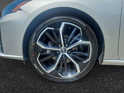 Used 2023 Nissan Altima 2.5 SR FWD image 4
