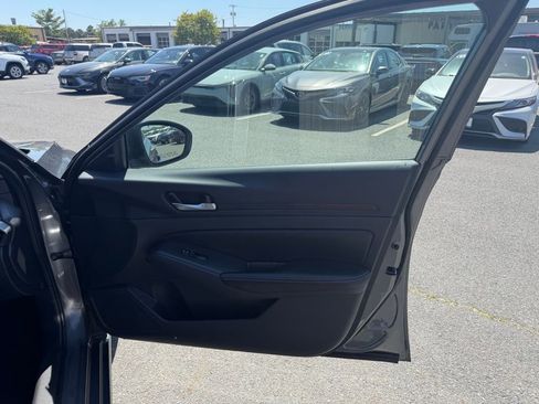Used 2025 Nissan Altima 2.5 SV image 28