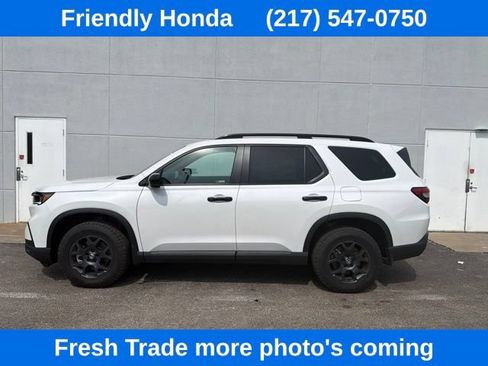 Used 2025 Honda Pilot TrailSport image 6