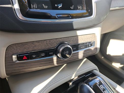 Used 2022 Volvo XC90 T6 Inscription w/ Advanced Package image 13