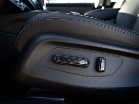 Certified 2025 Honda HR-V EX-L image 42