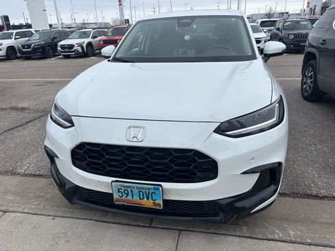 Used 2023 Honda HR-V EX-L image 2