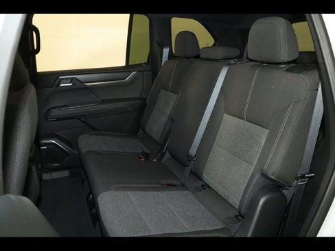 Used 2025 GMC Acadia Elevation image 31