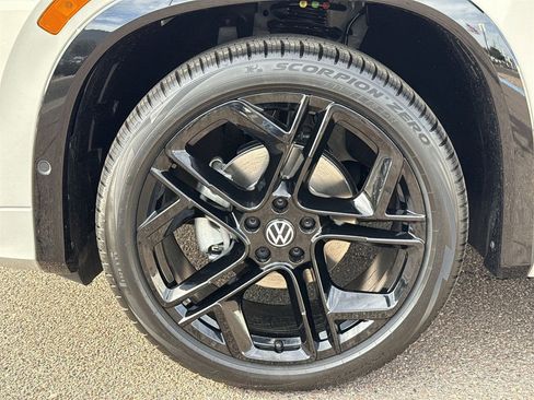 New 2026 Volkswagen Tiguan SE R-Line image 6