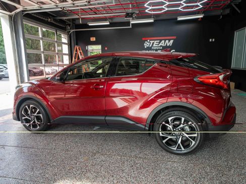 Used 2019 Toyota C-HR Limited FWD image 2