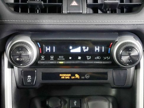 Used 2022 Toyota RAV4 LE AWD/4WD image 38