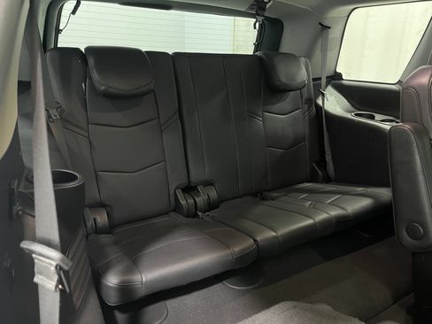 Used 2020 Cadillac Escalade Luxury w/ LPO, Radiant Package AWD/4WD image 32