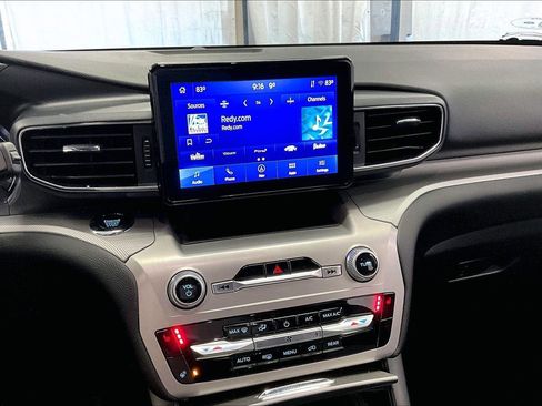 Used 2022 Ford Explorer XLT w/ Equipment Group 202A image 6