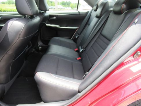 Used 2017 Toyota Camry SE w/ Four Season Floor Mat Package FWD image 30