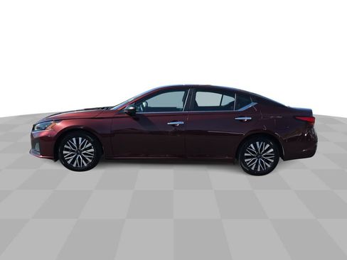 Used 2024 Nissan Altima 2.5 SV FWD image 5