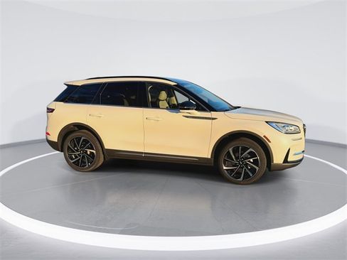 New 2026 Lincoln Corsair Reserve image 9