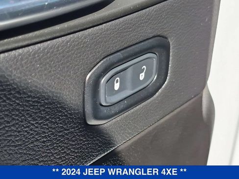 Used 2024 Jeep Wrangler Unlimited Sahara w/ Technology Group AWD/4WD image 11