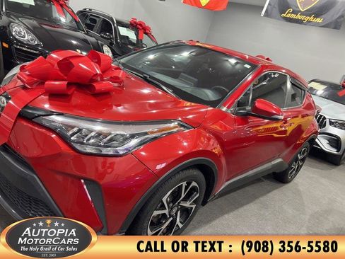 Used 2020 Toyota C-HR XLE image 2