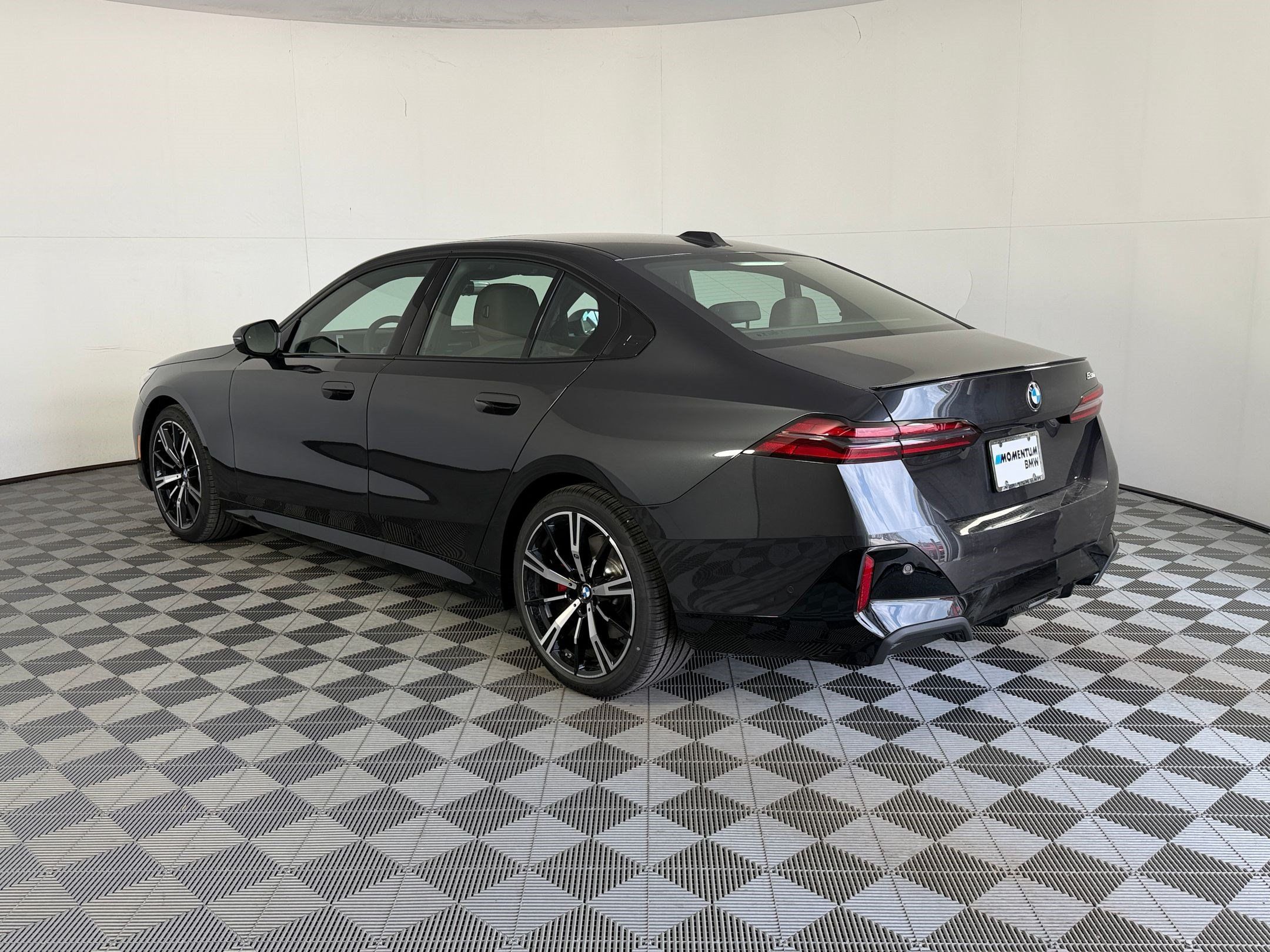 Used 2027 BMW 530i w/ M Sport Package RWD image 3